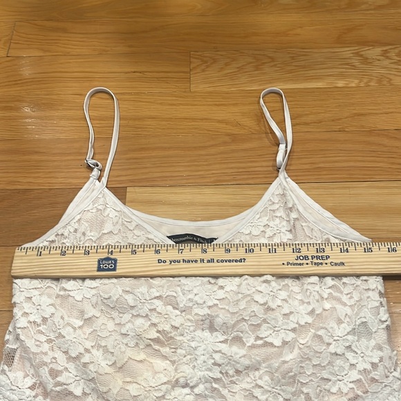 Abercrombie & fitch light tan lining with white lace overlay top size medium . - Picture 5 of 7